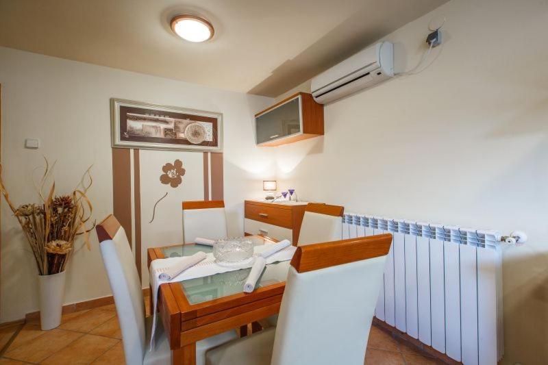 Apartmani Gilda Vrsar Exterior photo